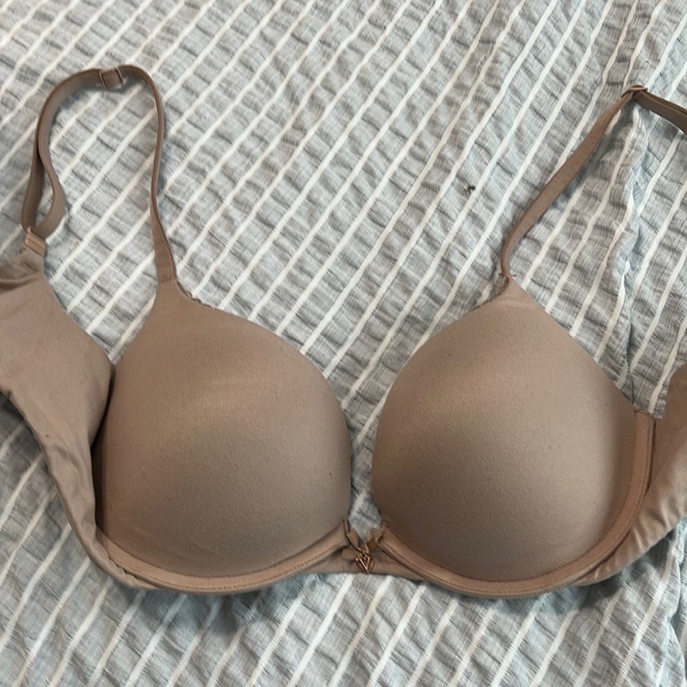 Victoria’s Secret nude bra